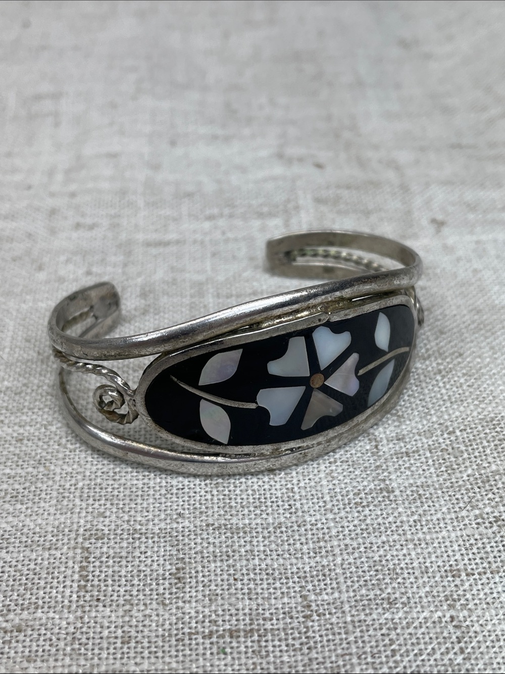 Alpaca Mexico Inlay Mother of Pearl Inlay Silver Cuff Bracelet Petite Vintage